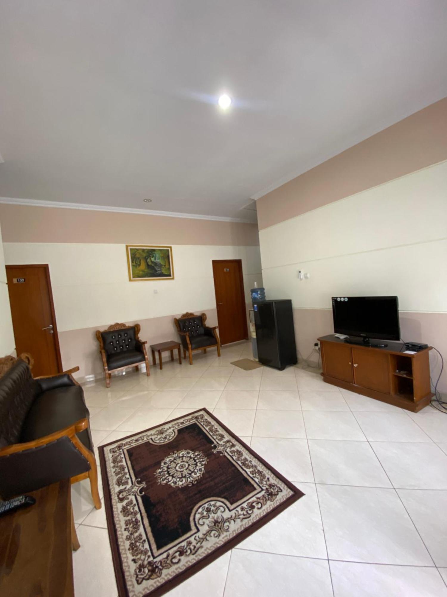 Adiputra Guesthouse 2 By Homiq Ngabean Exteriér fotografie