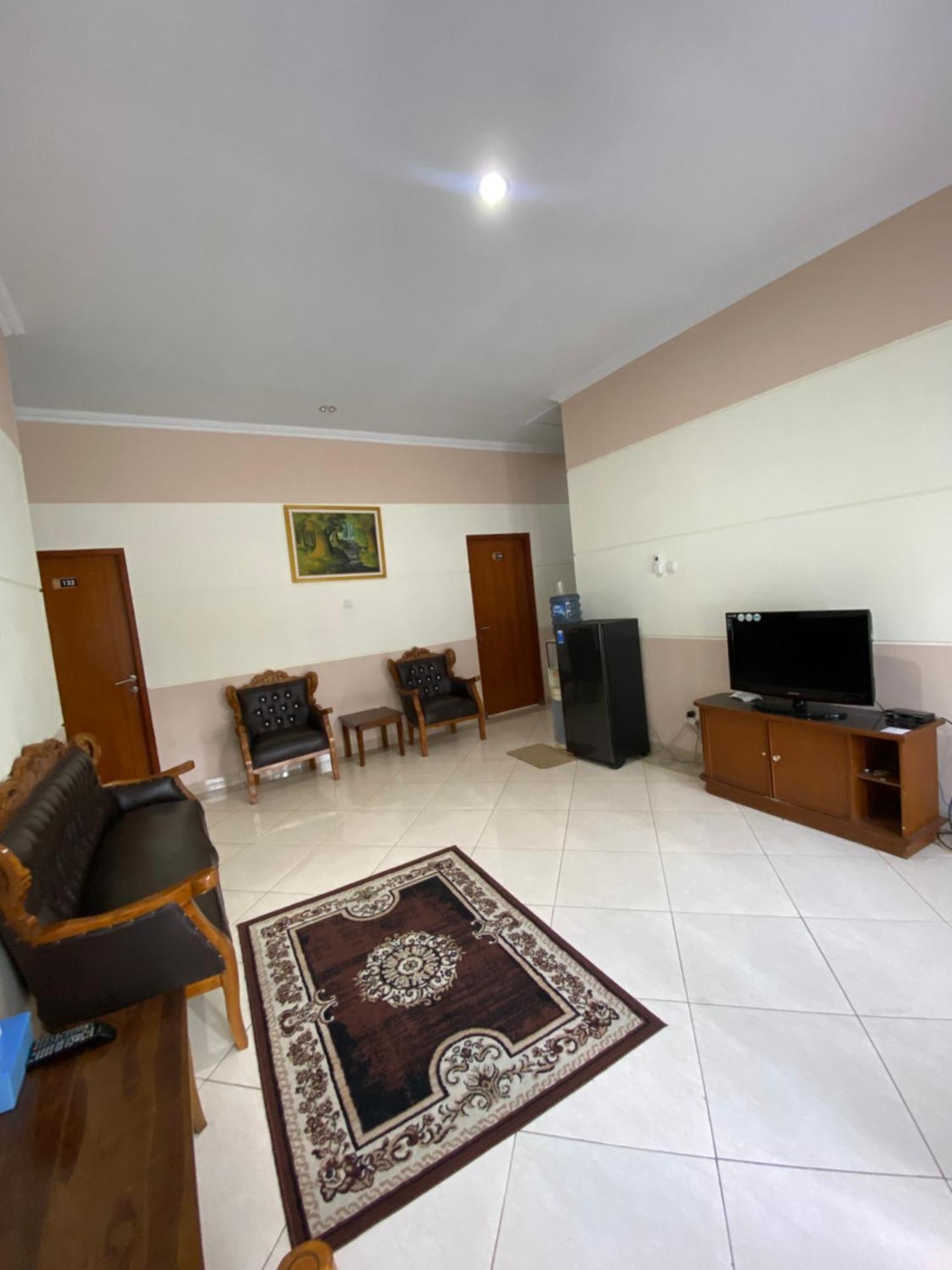 Adiputra Guesthouse 2 By Homiq Ngabean Exteriér fotografie